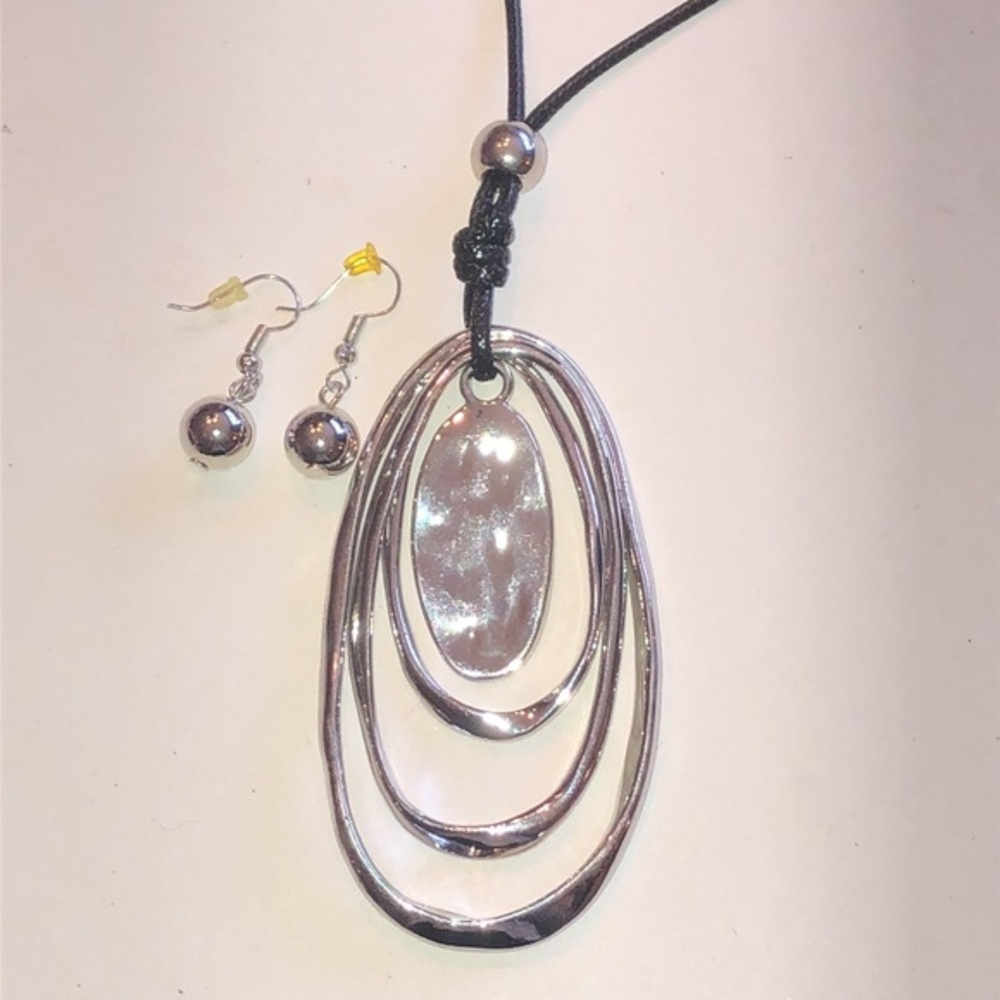 Elegant Silver Tone Boho Pendant Necklace and Earring Set
